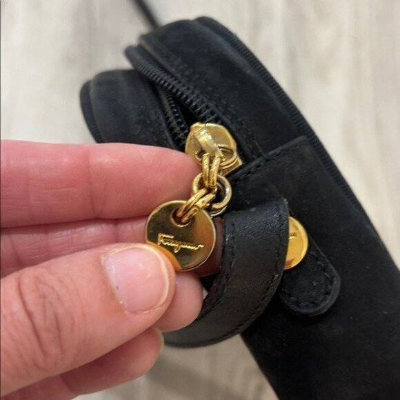 Ferragamo Womens Vara bow black suede cross body bag Elegant Black Crossbody Bag - Picture 6 of 9